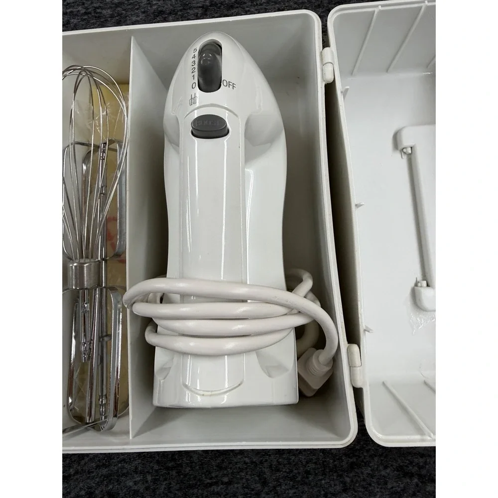 Vintage Hamilton Beach 5 Speed Hand Mixer Model 62577 With Storage Case Beaters